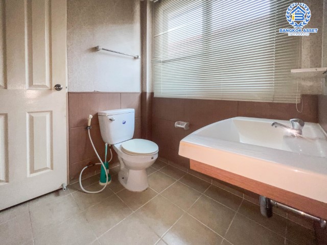 *****บ้านเดี่ยวมือสอง โซนนนทบุรี ม.คาซ่าแกรนด์ ชัยพฤกษ์-แจ้งวัฒนะ เนื้อที่กว้างขวางกว่า 77.40 ตร.ว. ฟังก์ชันครบครัน 3 ห้องนอน 2 ห้องน้ำ 2 ที่จอดรถ บ้านคุณภาพจากแบรนด์ Q.House พร้อมพื้นที่ใช้สอยมากกว่า 245 ตร.ม. ตอบโจทย์ทุกการเดินทางให้ง่ายดายยิ่งขึ้น บนทำเลใกล้รถไฟฟ้าสายอนาคตสายสีชมพู และจุดขึ้นทางด่วน "แจ้งวัฒนะ" จองด่วน!